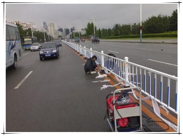 道路中間護欄