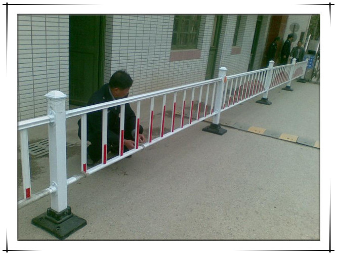 道路中間護欄