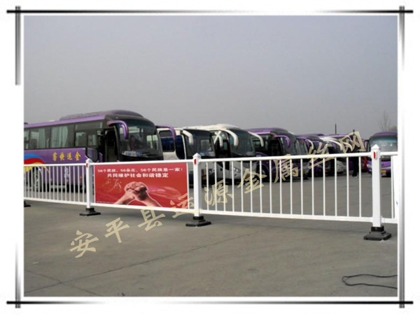 道路廣告護(hù)欄