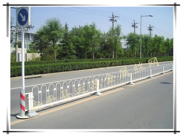京式M型道路護(hù)欄